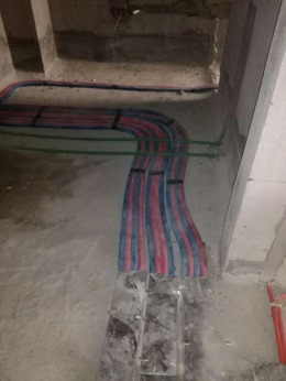 华厦龙城暖气。水电前期预理已完成。